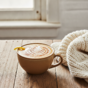 Wärmender Ingwer-Zitronen Chai Latte